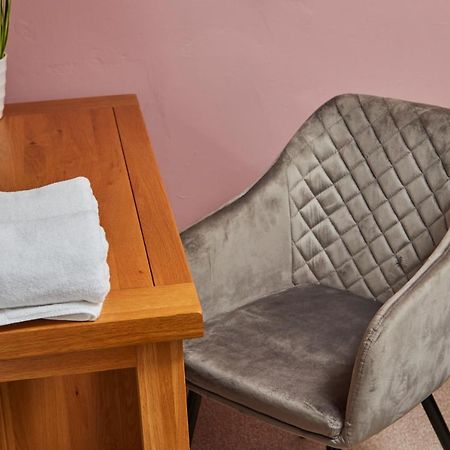 Fantastic Central Stratford Two Bedroom Apartment By Purestay Short Lets & Serviced Accommodation With Parking Eksteriør billede