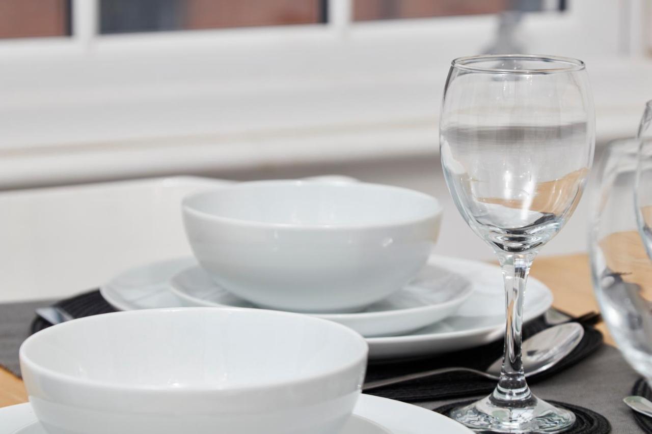 Fantastic Central Stratford Two Bedroom Apartment By Purestay Short Lets & Serviced Accommodation With Parking Eksteriør billede