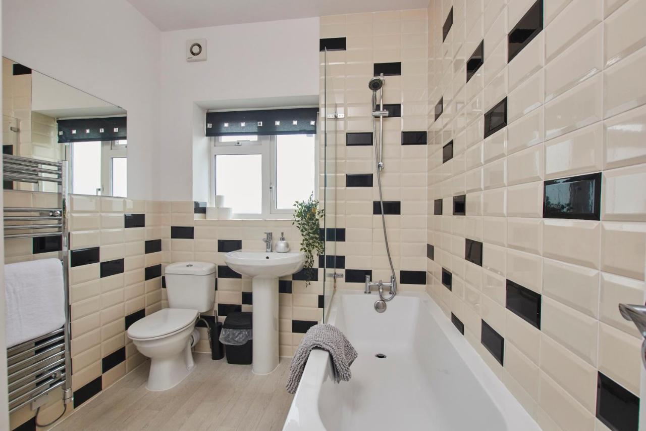 Fantastic Central Stratford Two Bedroom Apartment By Purestay Short Lets & Serviced Accommodation With Parking Eksteriør billede