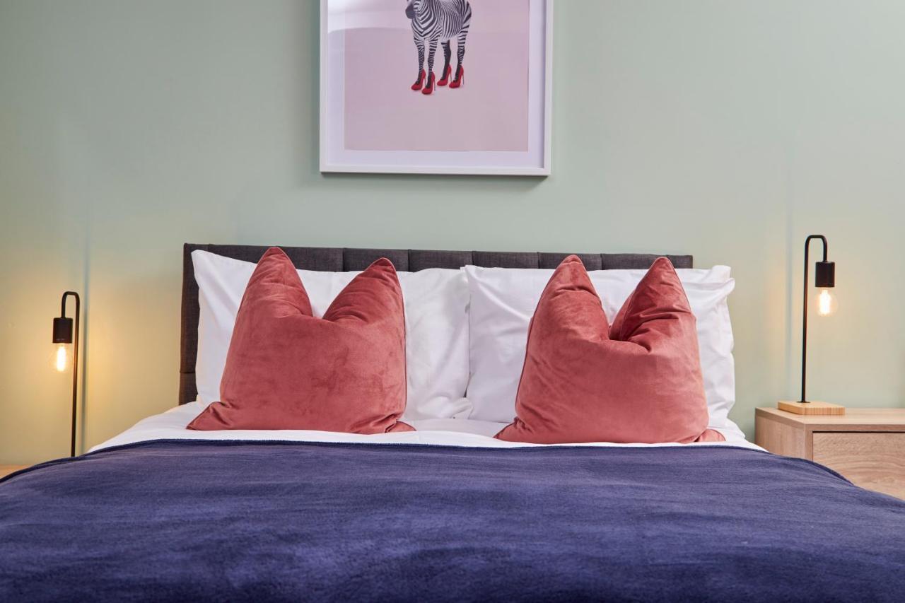 Fantastic Central Stratford Two Bedroom Apartment By Purestay Short Lets & Serviced Accommodation With Parking Eksteriør billede