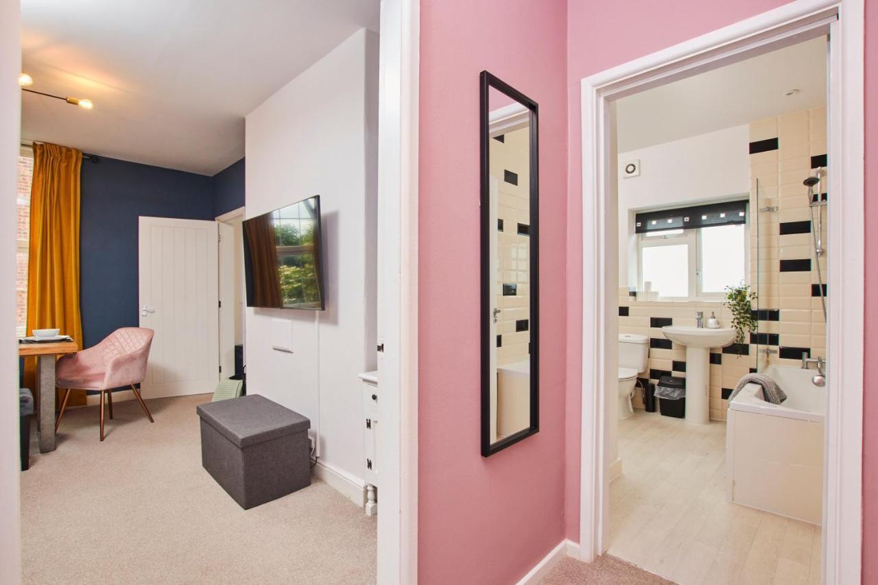 Fantastic Central Stratford Two Bedroom Apartment By Purestay Short Lets & Serviced Accommodation With Parking Eksteriør billede