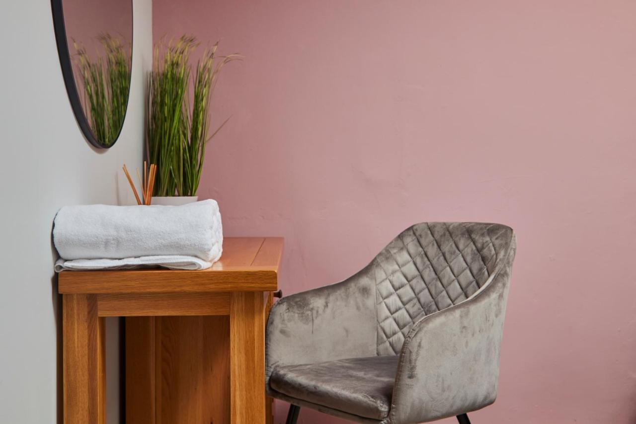Fantastic Central Stratford Two Bedroom Apartment By Purestay Short Lets & Serviced Accommodation With Parking Eksteriør billede